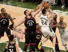 星空体育官方网站-包含风云突变！密尔沃基雄鹿今夜外线爆发，社区盾版图或变，信心回归，球探报告显示潜力的词条