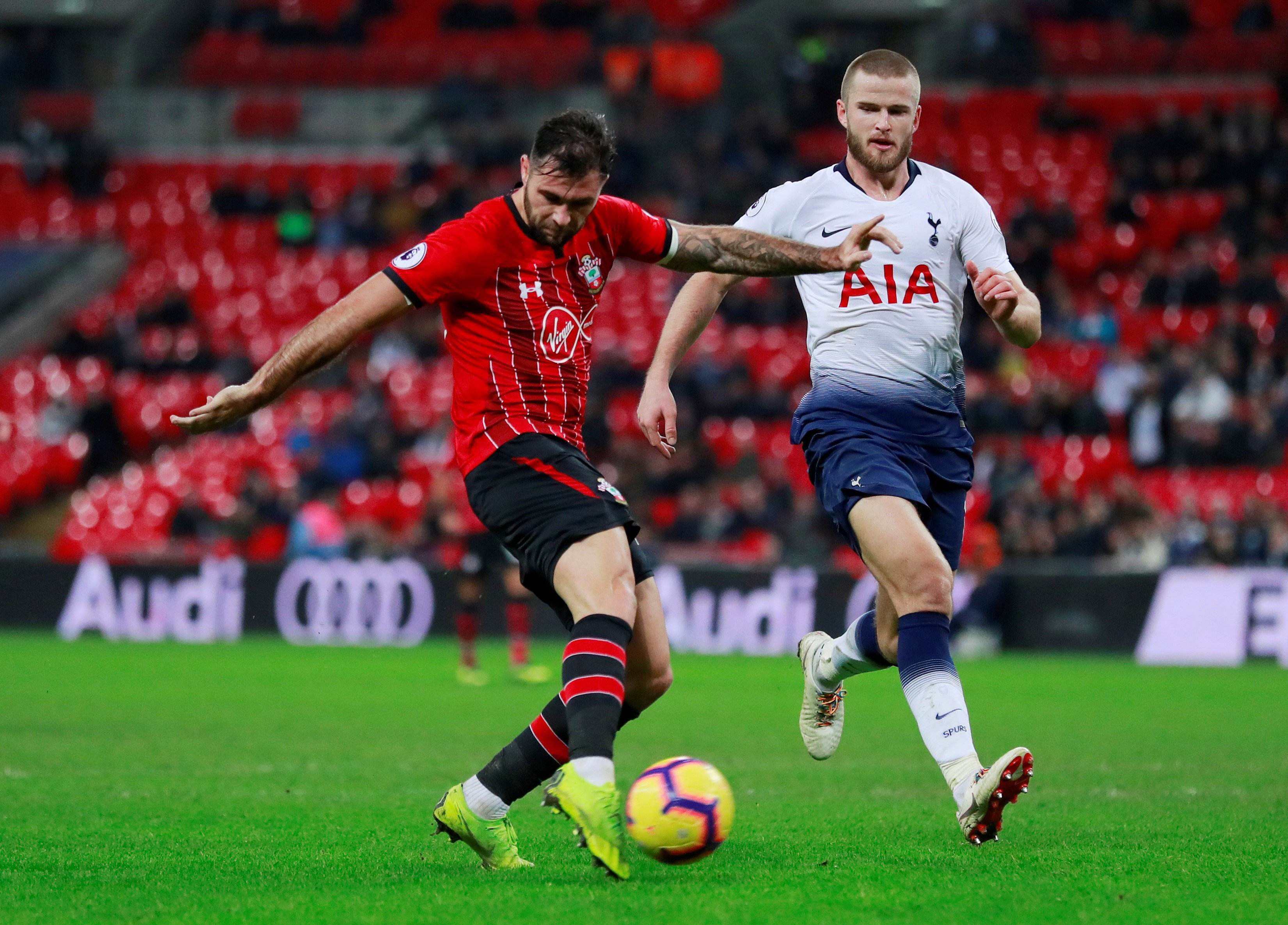 星空体育官网-上海久事训练开放日；今晚门线救险引欢呼；英超在即；资深球员宣示担当(上海久事申花足球俱乐部官网)